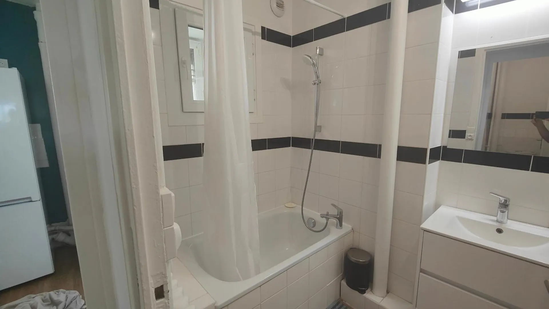 Appartement T4 Avec Terrasse Et Parking Villeurbanne Apartment