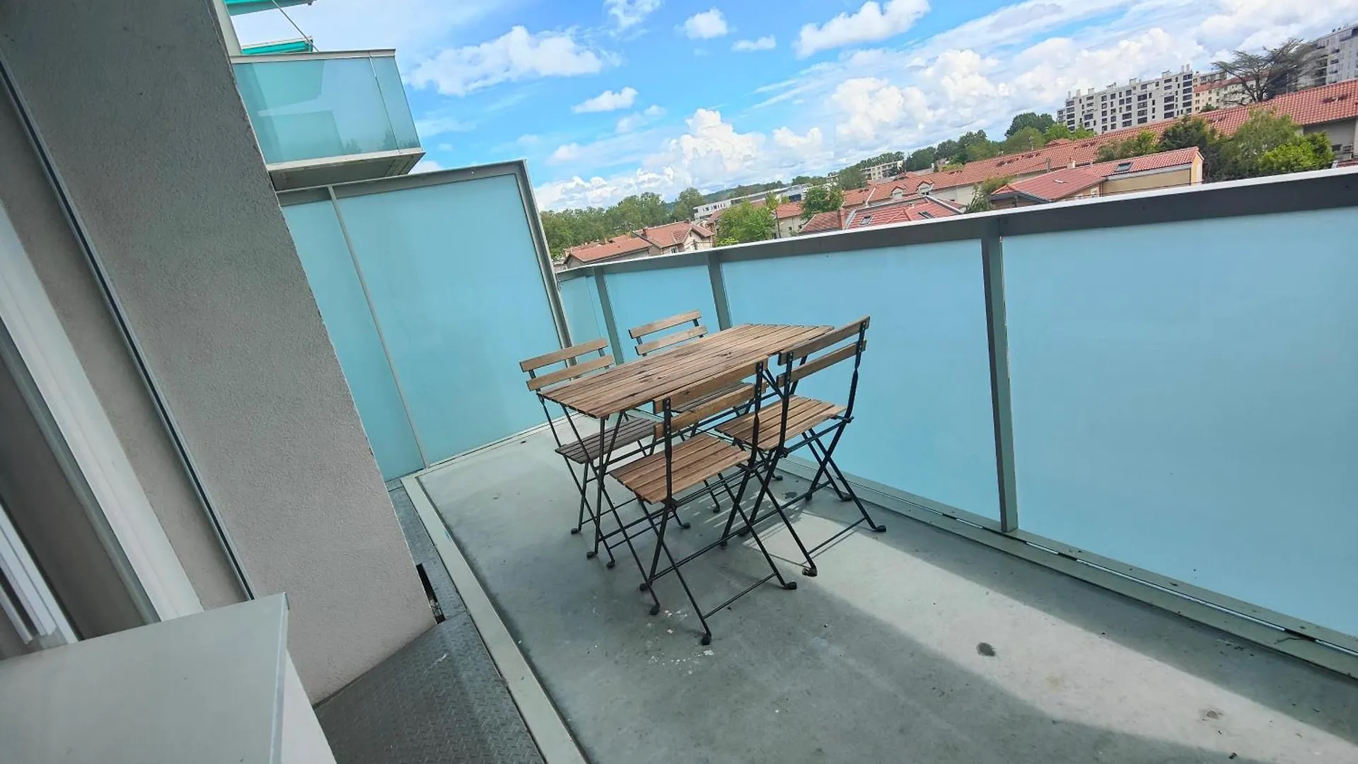 Appartement T4 Avec Terrasse Et Parking Villeurbanne France